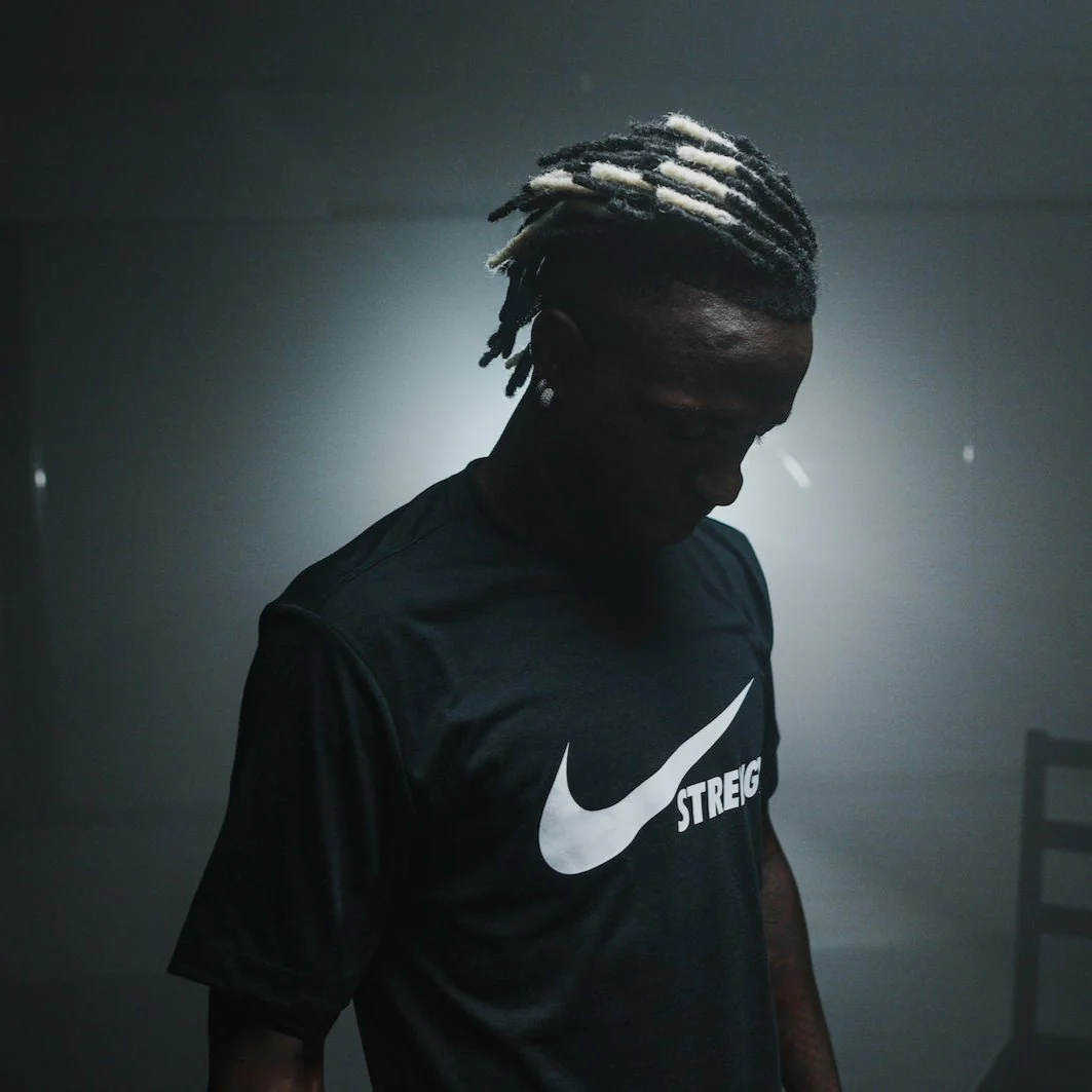 Nike Strength Men's Tee - Image 3